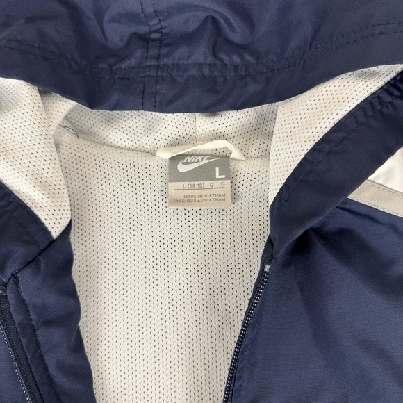 Vintage Nike Kids Windbreaker - Picture 3 of 4